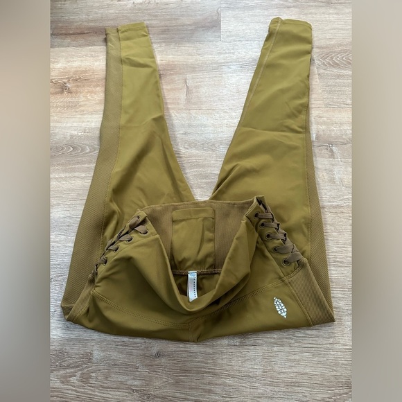 Free People Movement Khaki Before You Go Leggings Size Large - Picture 7 of 13